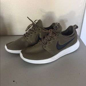 Nike Roshe Two Iguana colorway